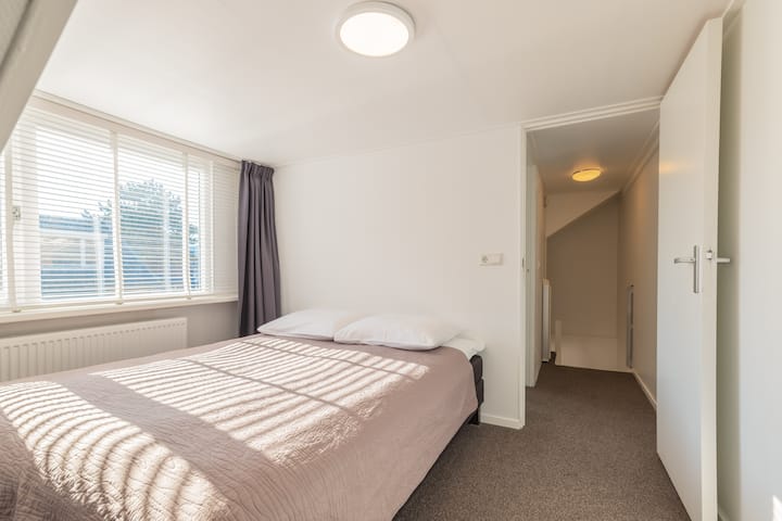 Spálňa s manželskou posteľou 