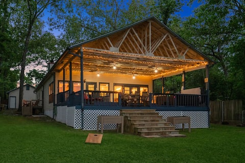 Waterfront Oasis Hot Tub, Kayaks, Billiards & Pier