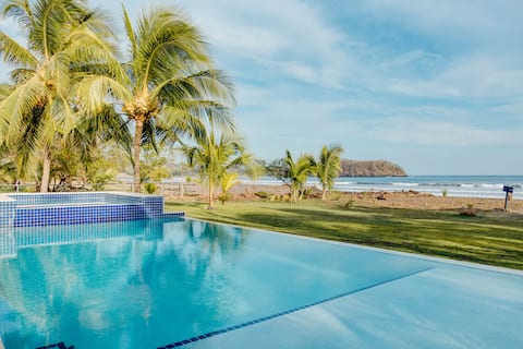 Beachfront home on Playa Venao + private pool