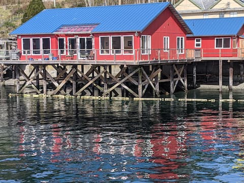 SeaLegs, stunning house over the ocean.