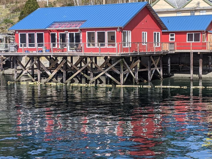 SeaLegs, stunning house over the ocean.