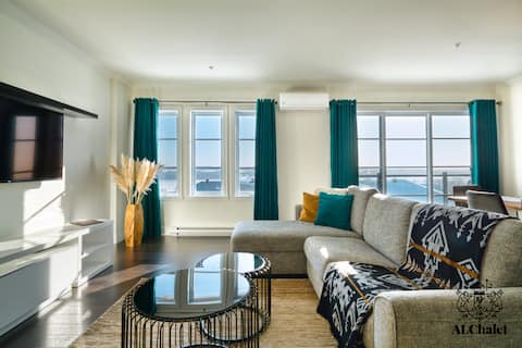 The Chic Comfort Condo at Montmorency Falls