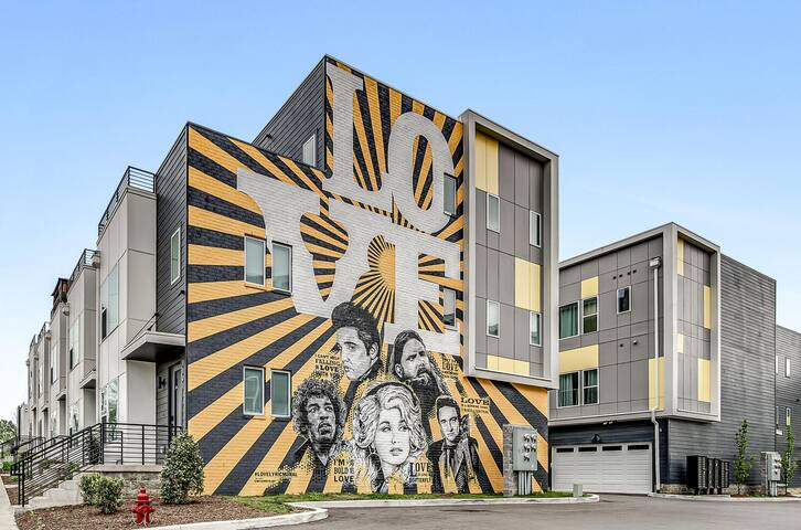 Dream at Lyric Nashville / Rooftop Paradise gallery image 5