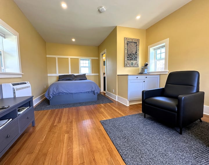 Comfy queen bed, Keurig, coffee, mugs, microwave, and refrigerator. Blackout shades and curtains all around for complete privacy. Recliner chair and area rug over newly refinished vintage oak hardwood floor. 