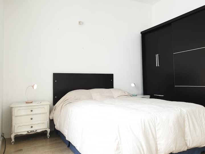 Основна къща с двойно легло, килер, закачалки, чаршафи и подложка