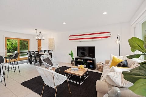 Popular Airbnb listing: Culloden Beach House|Private Beach|Sleeps 6 + Pup in Montauk