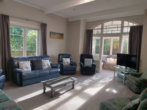 Groups -7 Bedrooms, 3 bathrooms, up to 12 Guests!