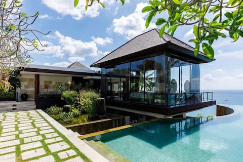 Cliff front, private beach Villa Aum