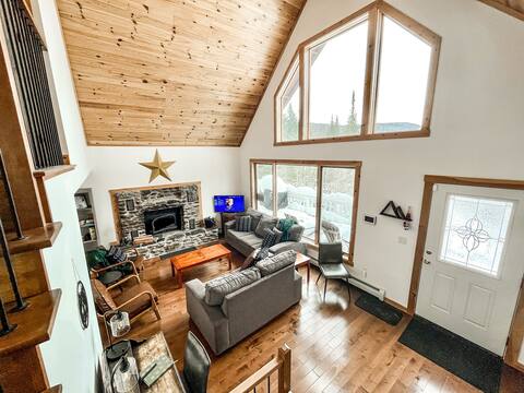 ★Jay Peak Mountain Chalet★secluded/pool/snowsports