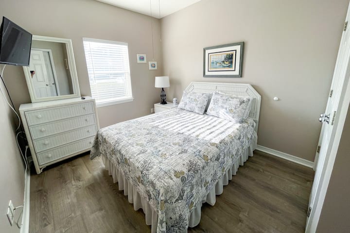Guest Bedroom with a queen bed, a smart TCL Roku TV, and direct access to Hallway Full Bath