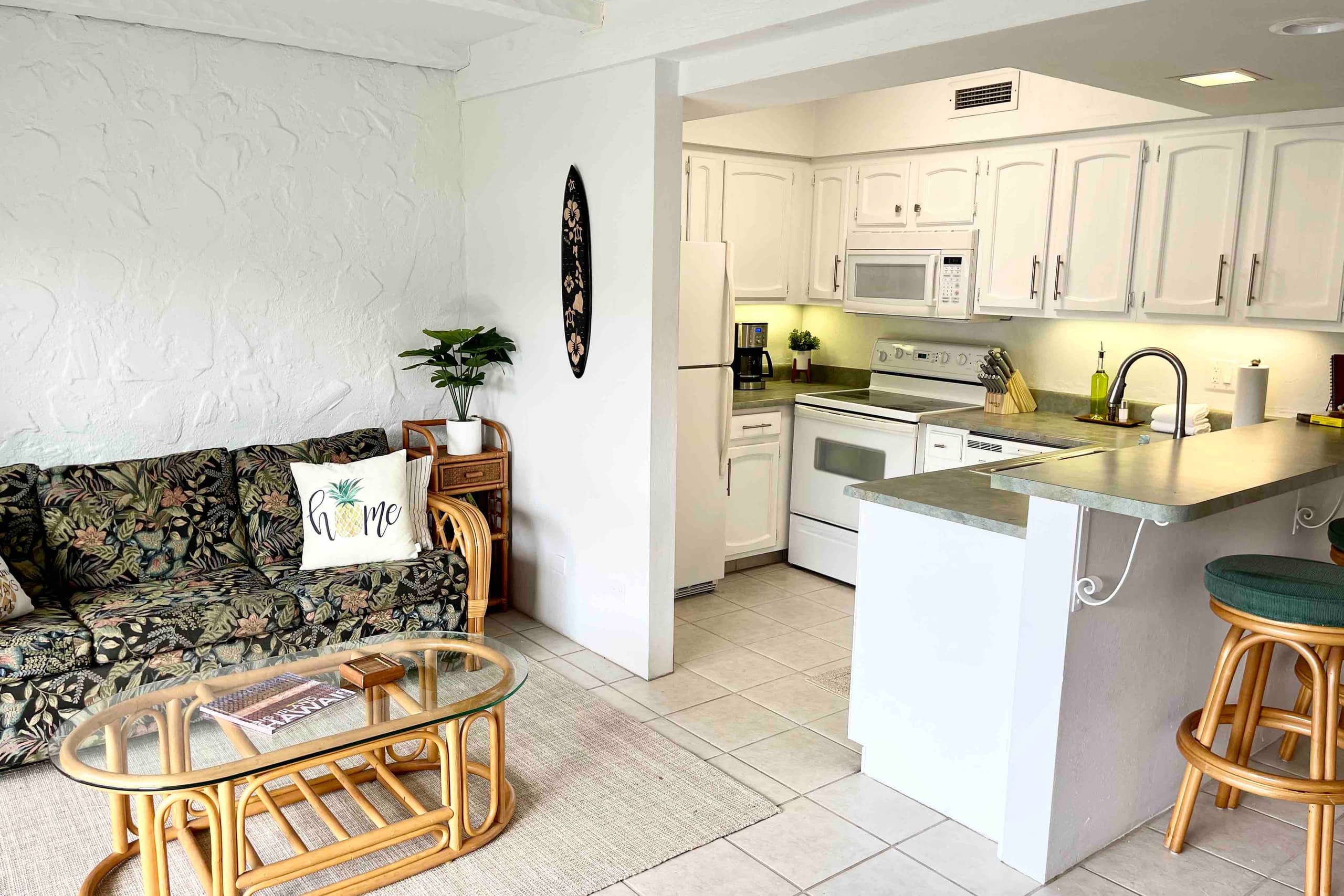 Condo in Kailua-Kona · ★4.9 · 1 bedroom · 2 beds · 1 private bath - Image 4