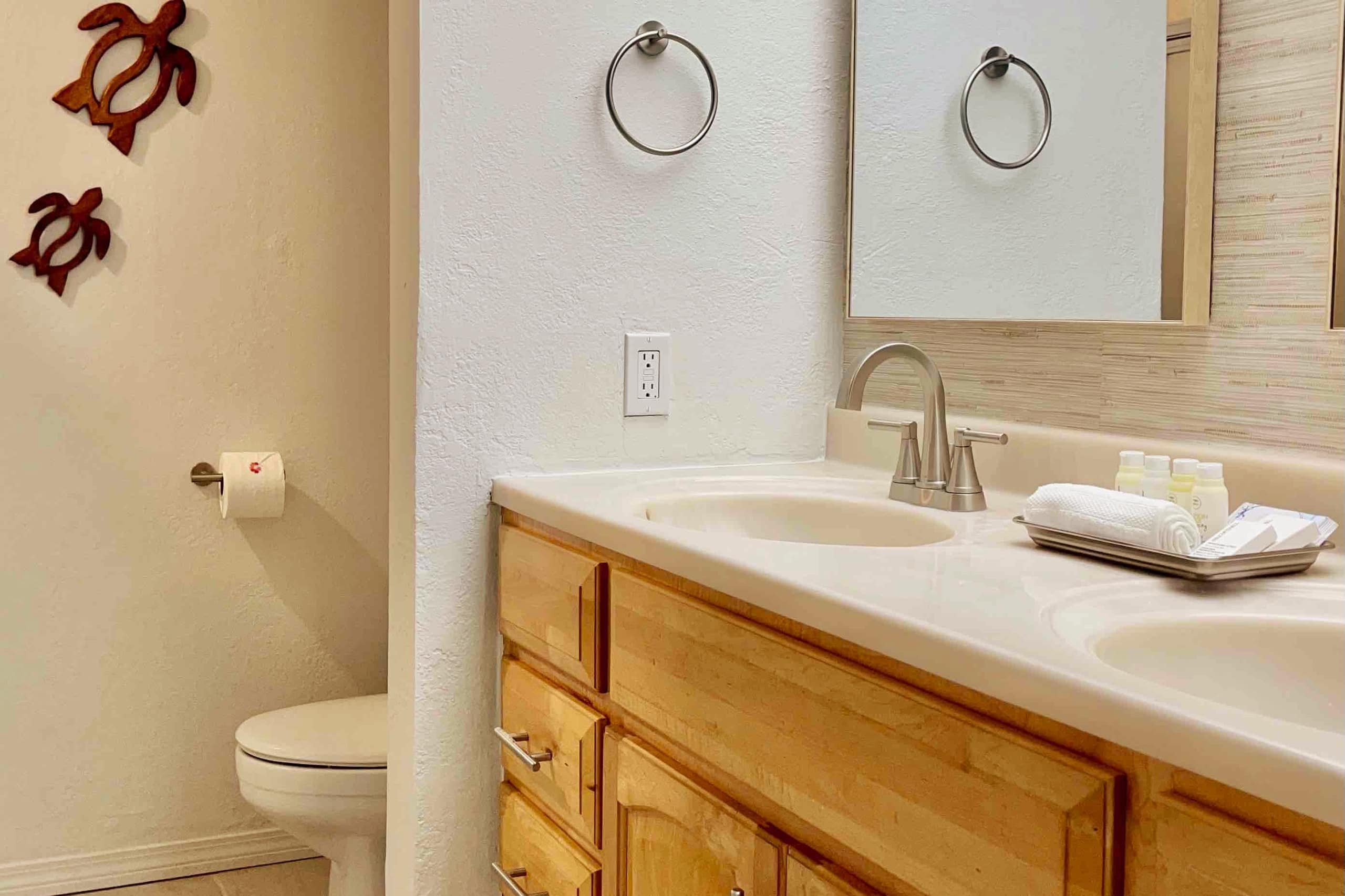 Condo in Kailua-Kona · ★4.9 · 1 bedroom · 2 beds · 1 private bath - Image 7
