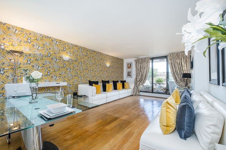 Beautiful 2 bedroom 2 bathroom in Gloucester Road