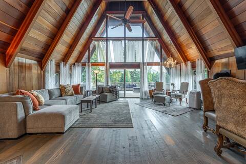 Hebron House Sleeps 12-7 mi to Glacier & Adventure