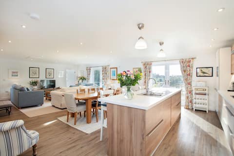 Fenny Castle- Beautiful cottages with tennis court