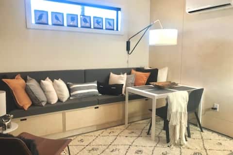 Popular Airbnb listing: Cozy, Comfortable Modern 9th & 9th Guesthouse in East Liberty Park
