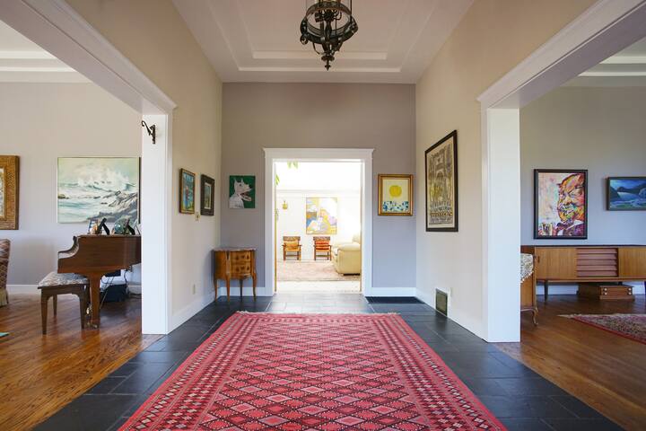 2 BR, 2 bath, huge + palms & art gallery image 4