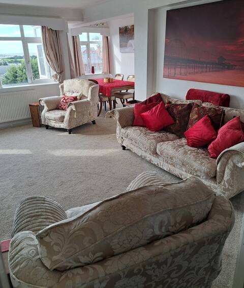 Entire Apt in Southport. Great 5th floor views.