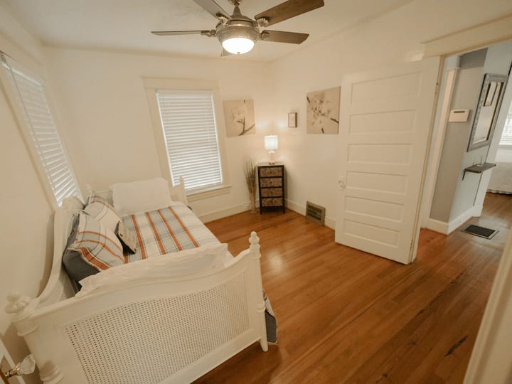 1st Downstairs Bedroom. Trundle with pop up bed below.