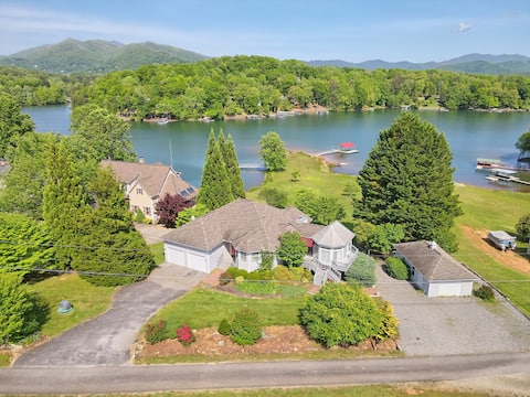 Lake Living at its Best! Enjoy the great outdoors!