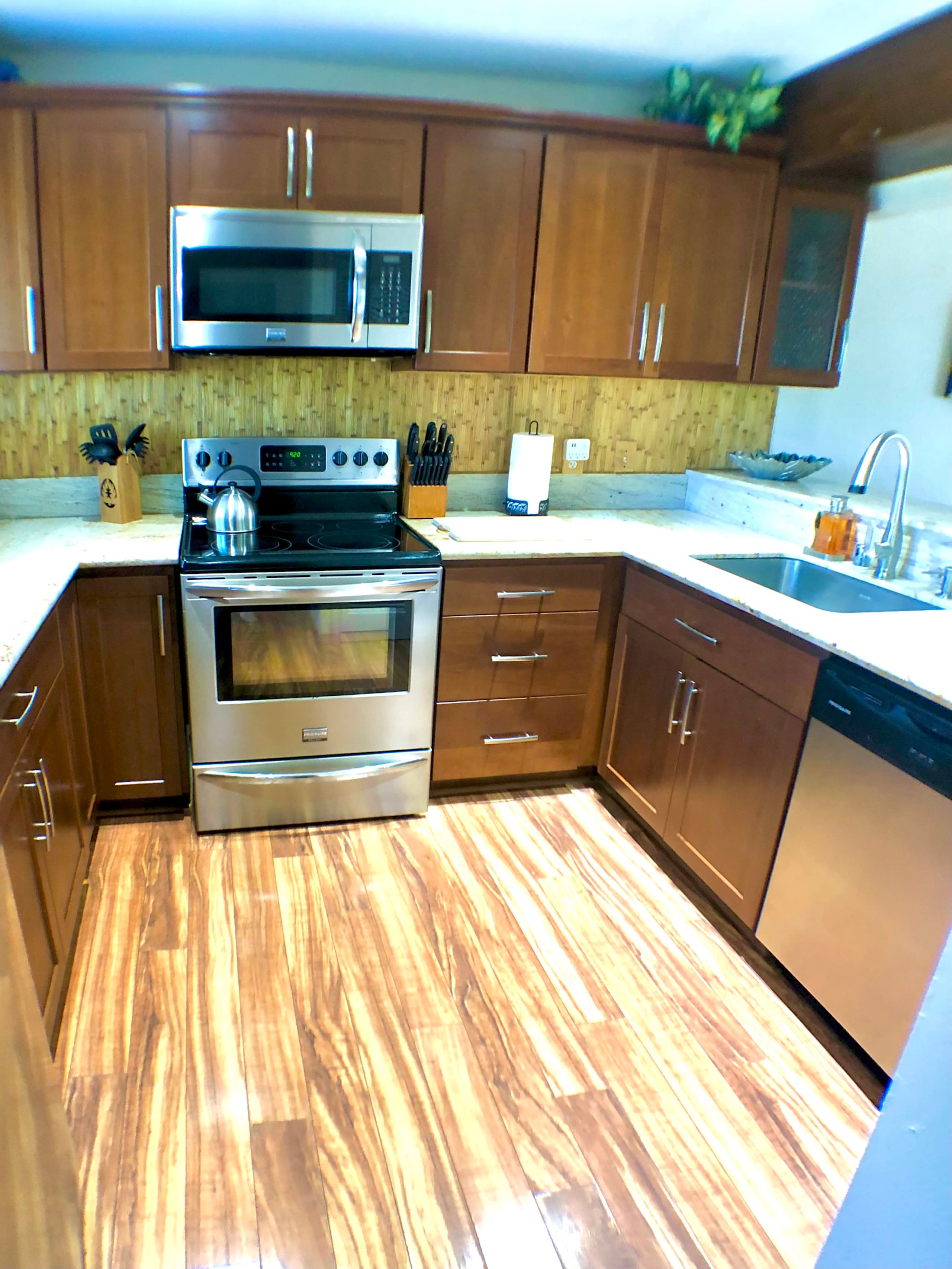 Condo in Kailua-Kona · ★4.95 · 2 bedrooms · 2 beds · 2 private baths - Image 5