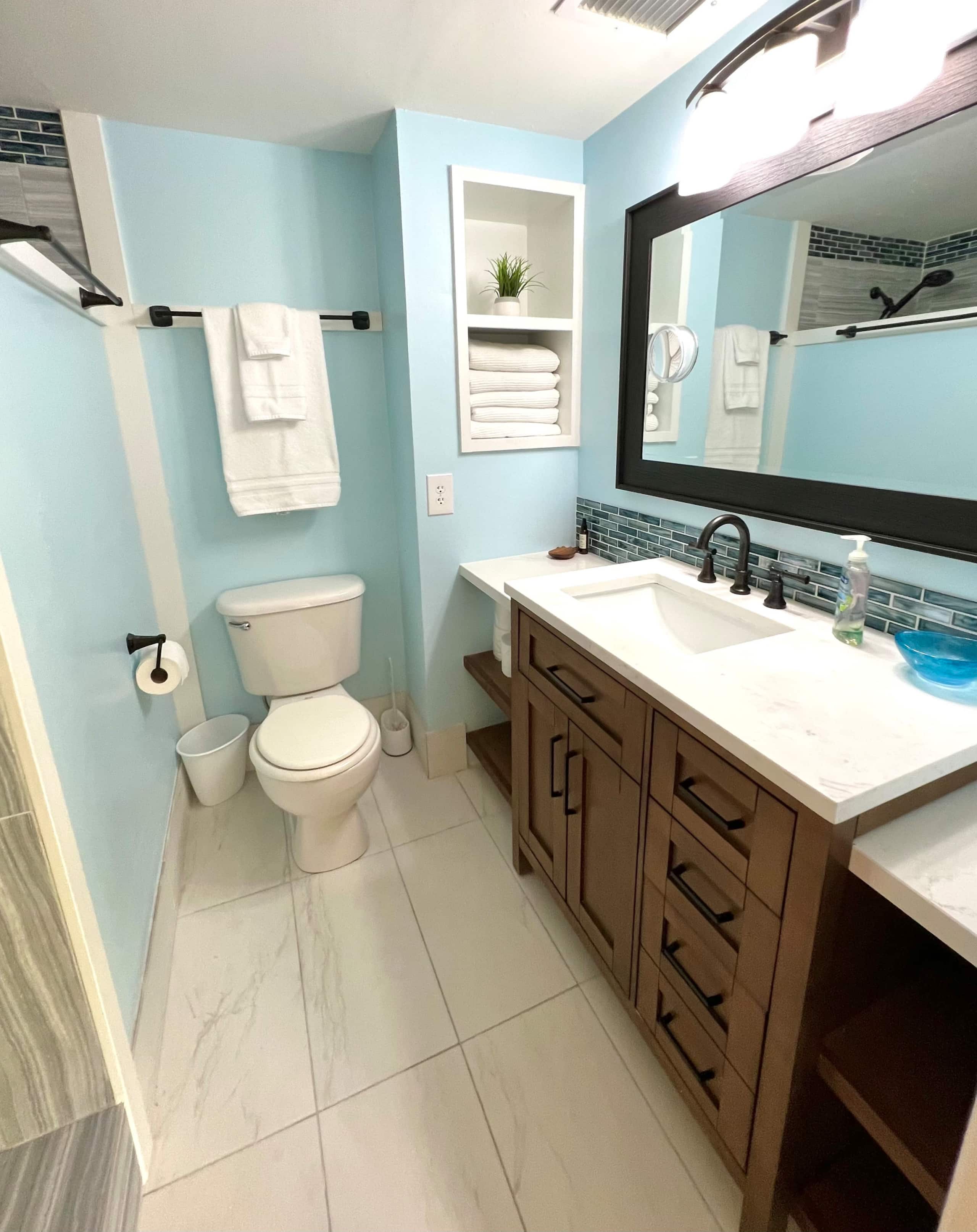 Condo in Kailua-Kona · ★4.95 · 2 bedrooms · 2 beds · 2 private baths - Image 12