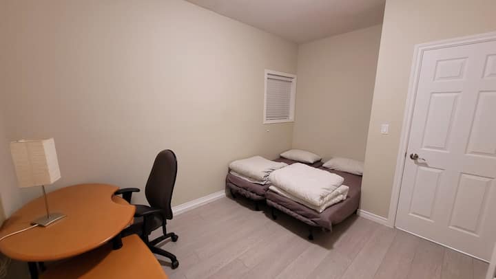 Habitación 2 - 2 camas individuales separadas.