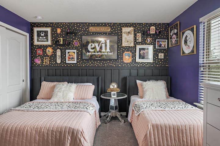 Ondska låter bara ROLIGARE! Detta Villains-rum har alla skurkar du älskar att hata! 