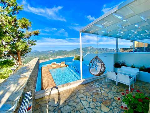 Zeus Throne Junior Suite