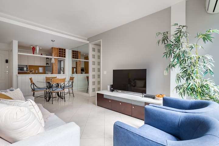 Três qtos no Coração do Leblon