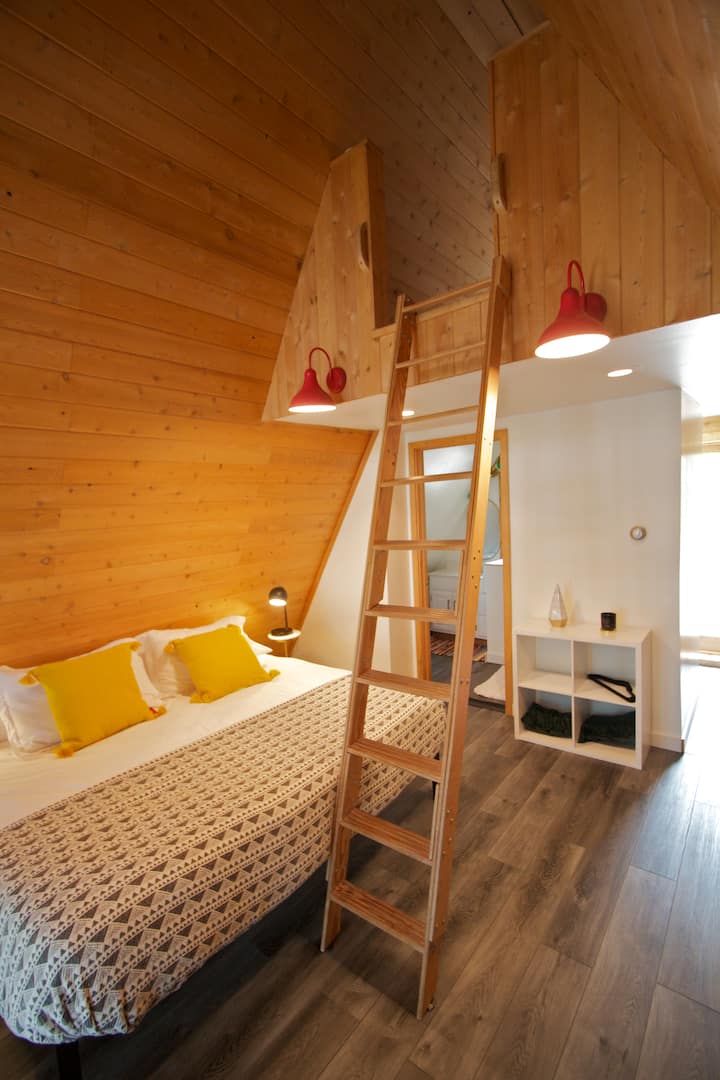 King bedroom
Full Bath
Ladder to nook