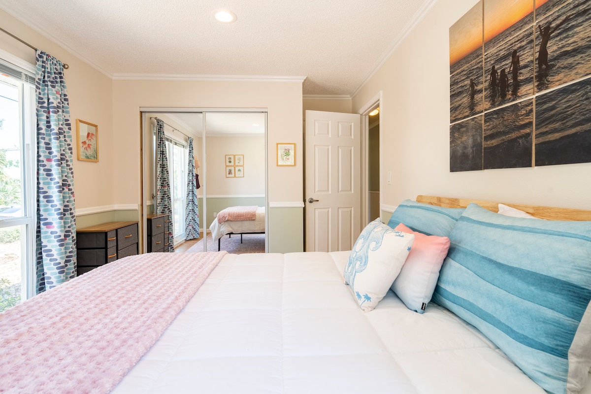 Სასტუმრო საძინებელი 152 × 203 სმ საწოლით