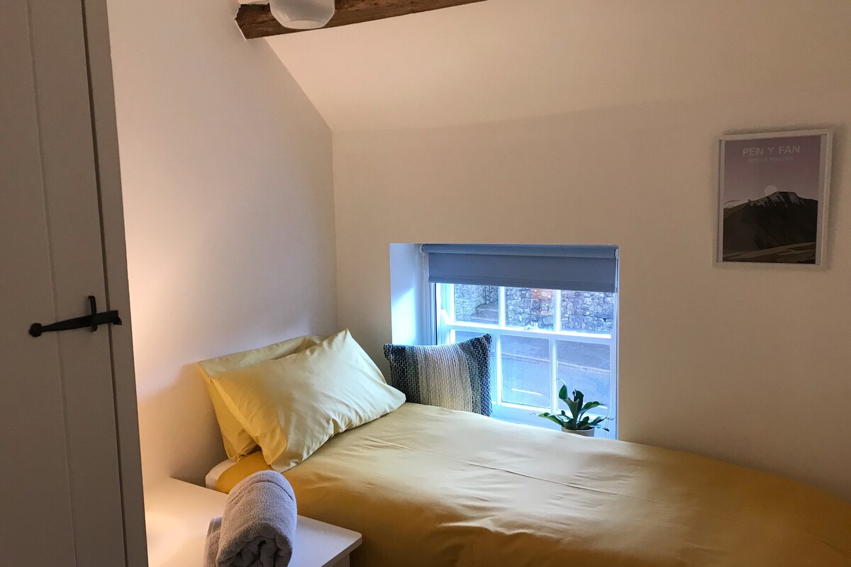 غرفة نوم ثانية مريحة. 