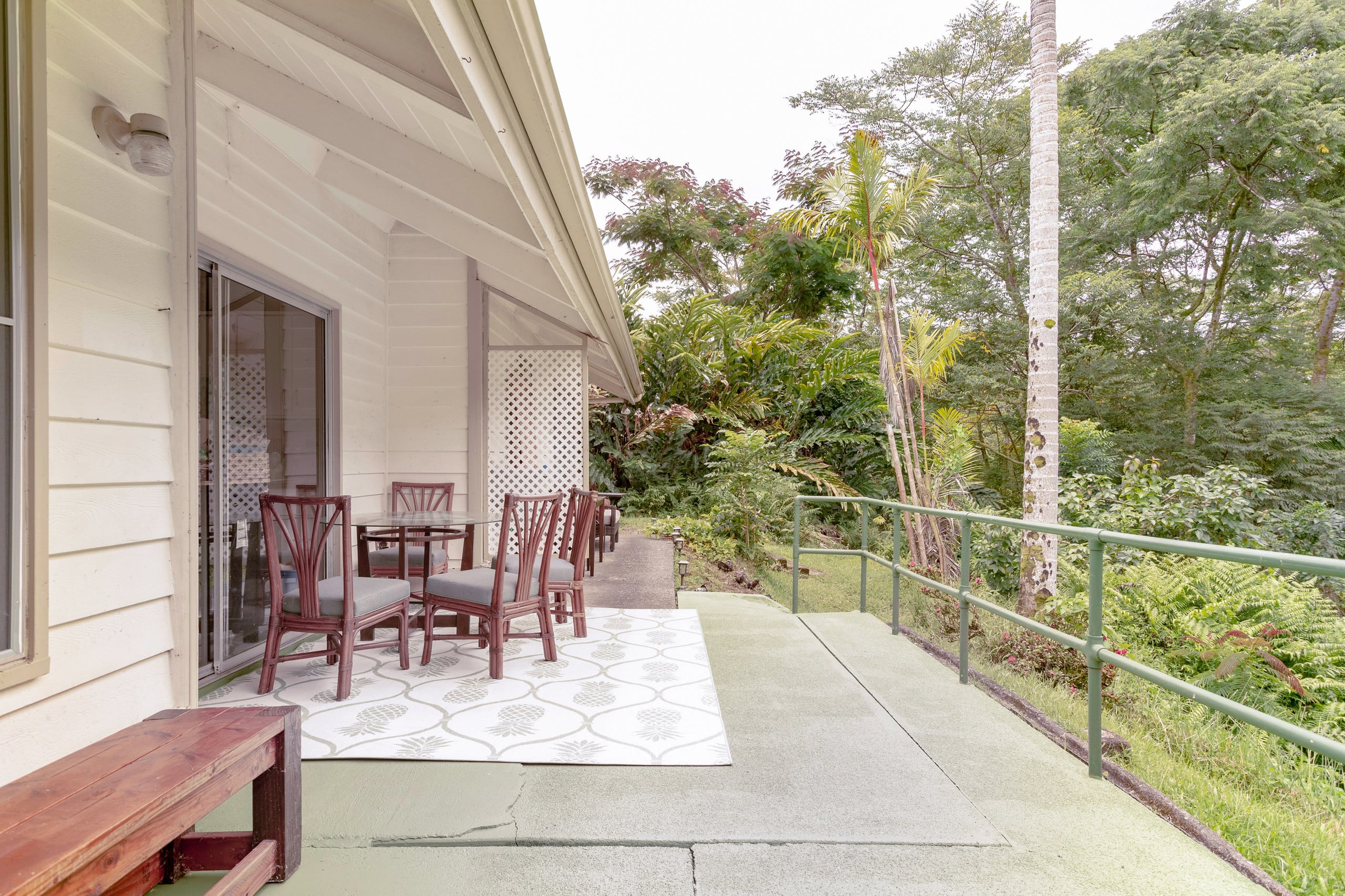 Awesome jungle view loft just 5 minutes to Hilo! - Photo 34