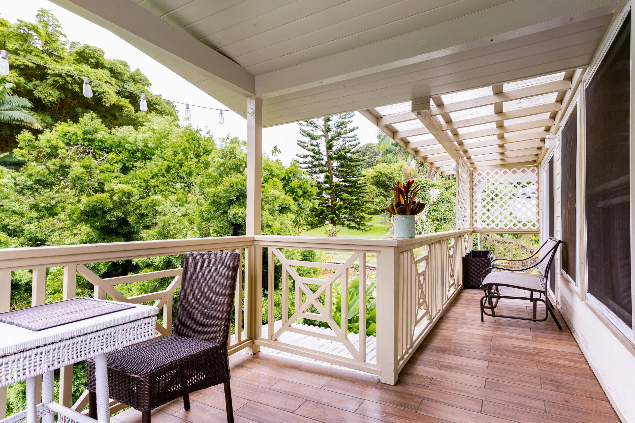 Awesome jungle view loft just 5 minutes to Hilo! - Photo 8