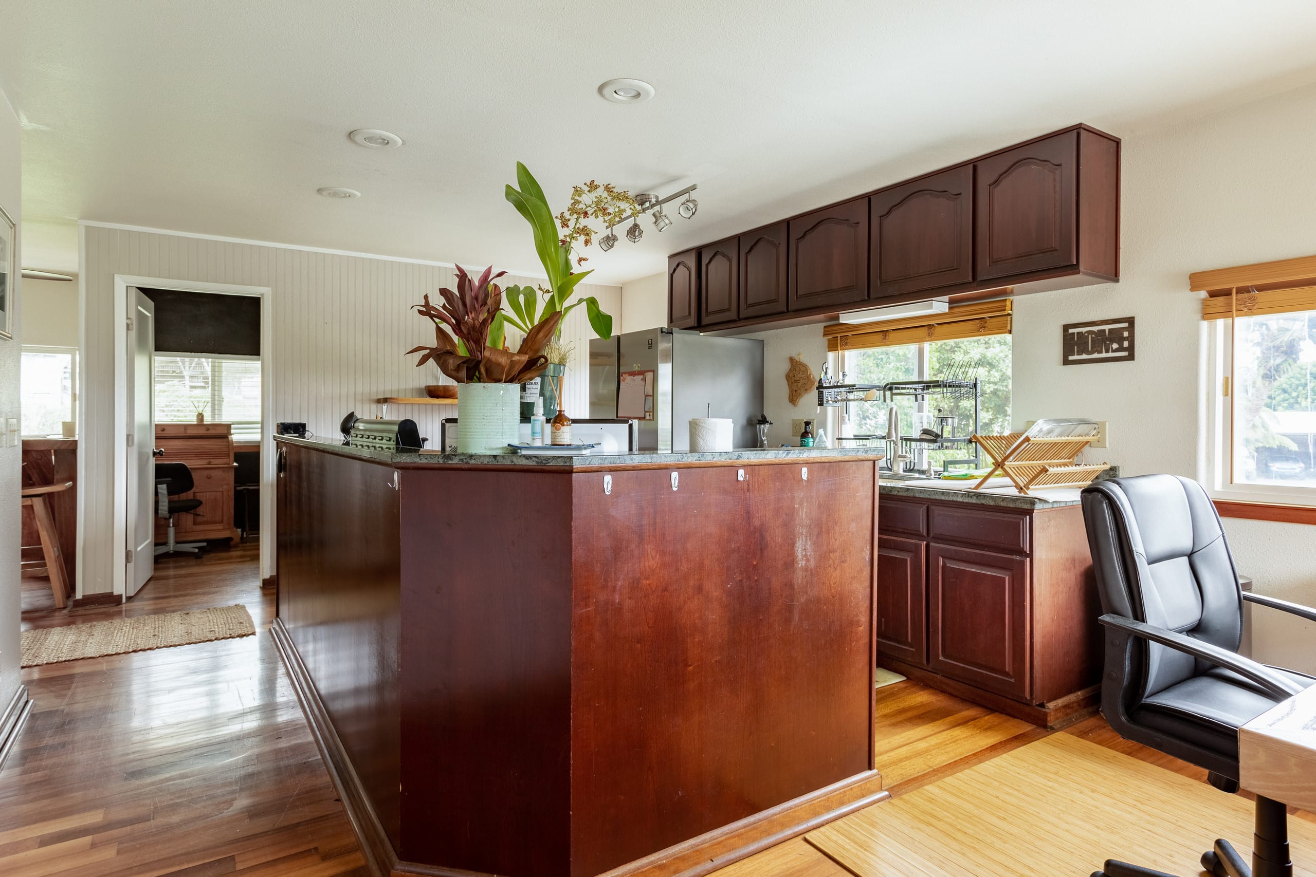 Awesome jungle view loft just 5 minutes to Hilo! - Photo 7