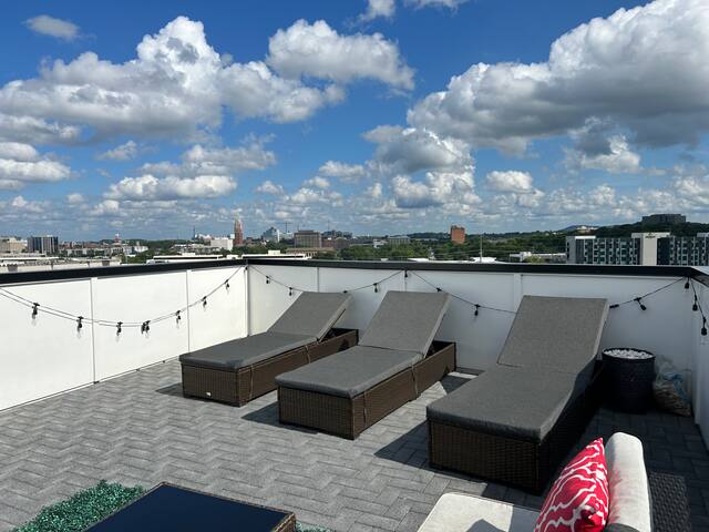 Luxury Townhome★11 Beds★Breathtaking Views★Mins DT gallery image 2