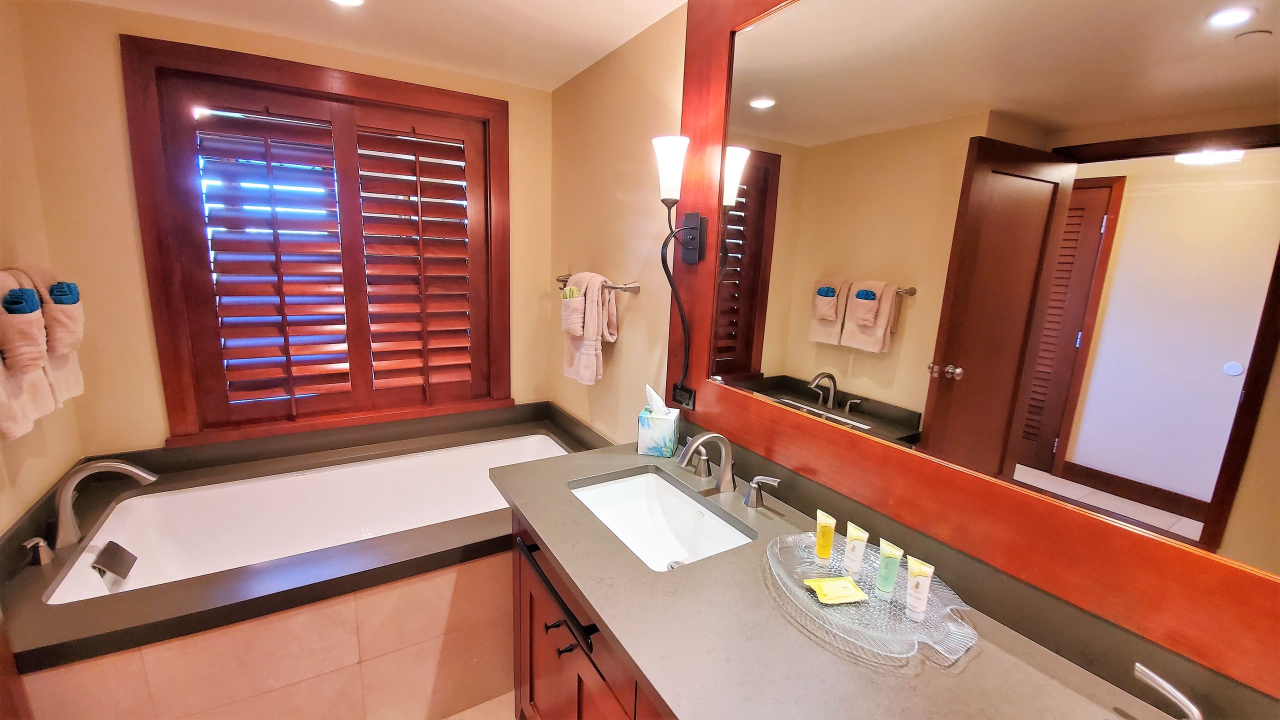 Condo in Kapolei · ★4.98 · 2 bedrooms · 3 beds · 2 private baths - Image 11