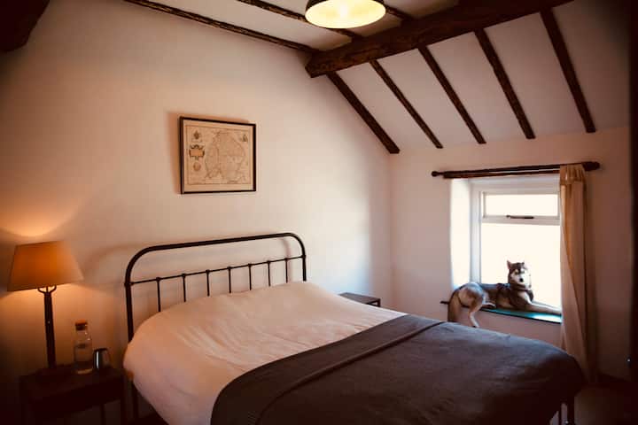 Master bedroom, listen out for horses passing in the daytime (and tractors!)