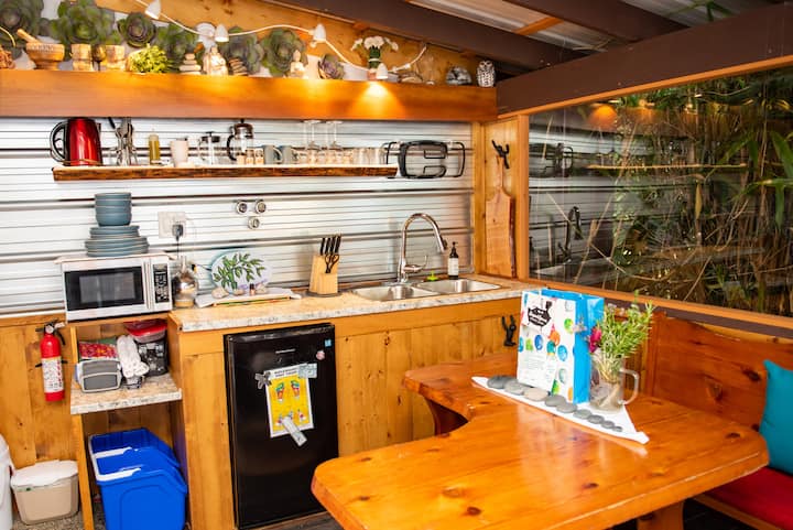 **Stay And Spa**  Private Couples Retreat/hottub! - Sooke