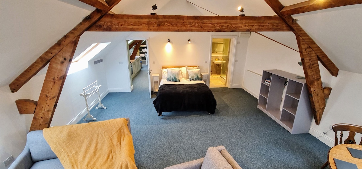 Top Airbnb: Loft in the Lakes (double ensuite entire unit) in Westmorland And Furness