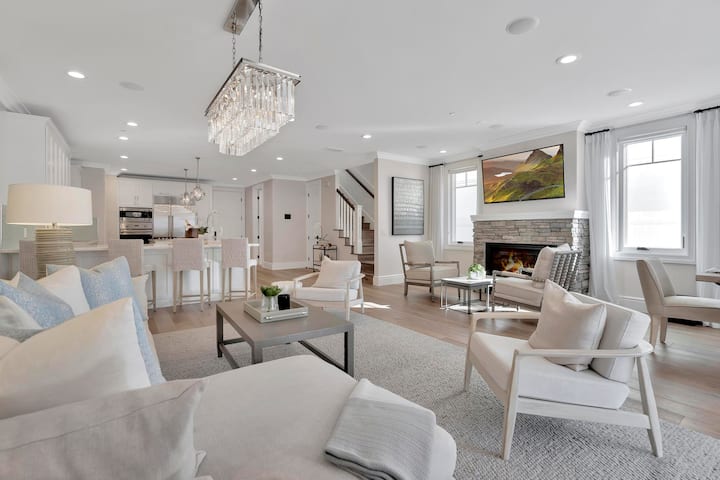 Beach House 4 Br, 5.5 Baths Weekly Cleaning Incl. - Newport Beach, CA