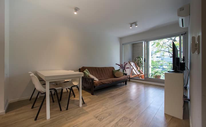 Apartamento de 1 quarto com varanda e comodidades em Colegiales