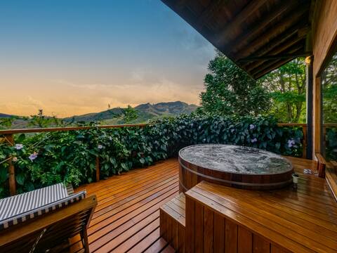 Chalet in the High of the Mountain. Comfort and Privacy.