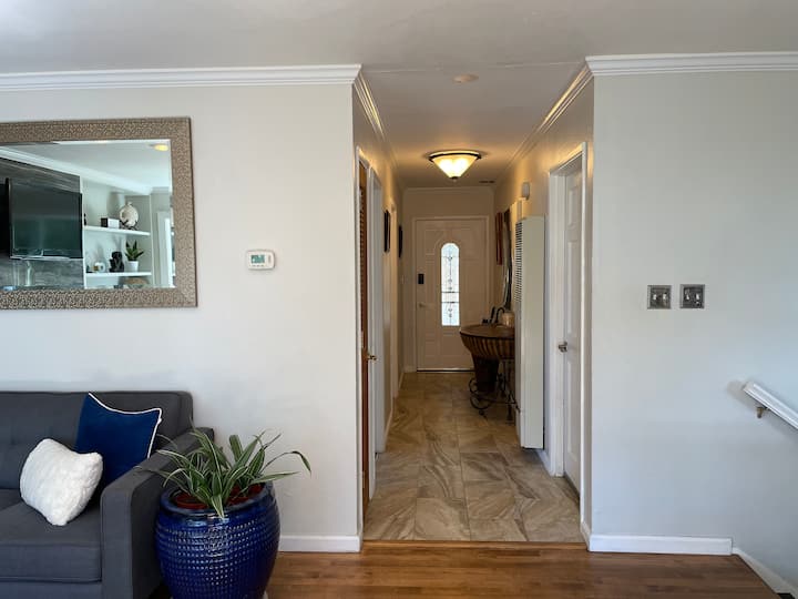 Spacious Oakland Hills Home With Peaceful Views - Oakland, CA