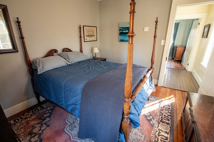 Front bedroom with a queen-sized bed.