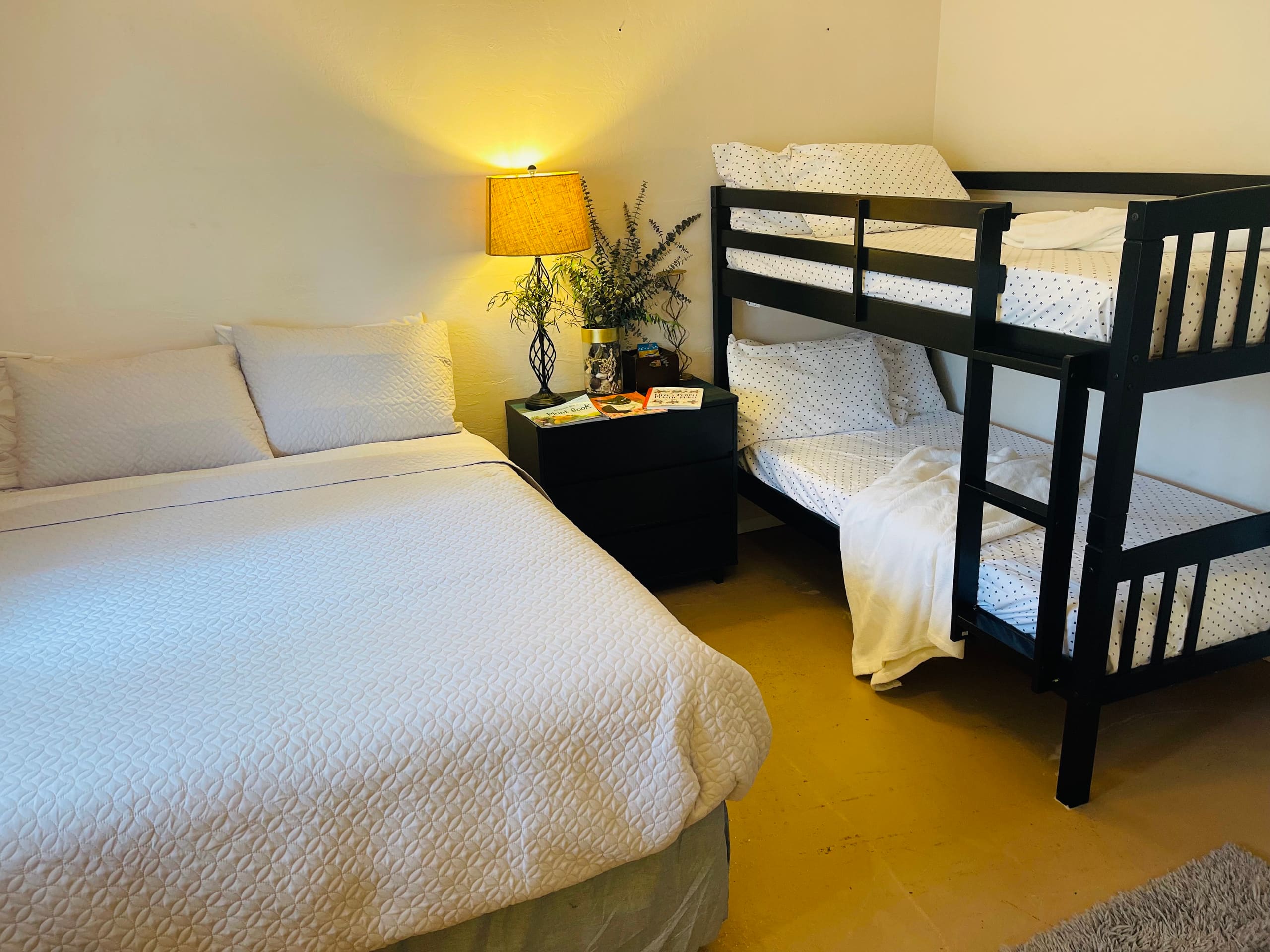 Condo in Kailua-Kona · ★4.79 · 2 bedrooms · 4 beds · 2 private baths - Image 2