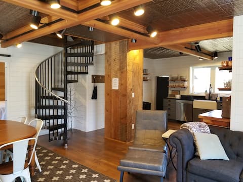 Historic Downtown Roslyn - the Iris House