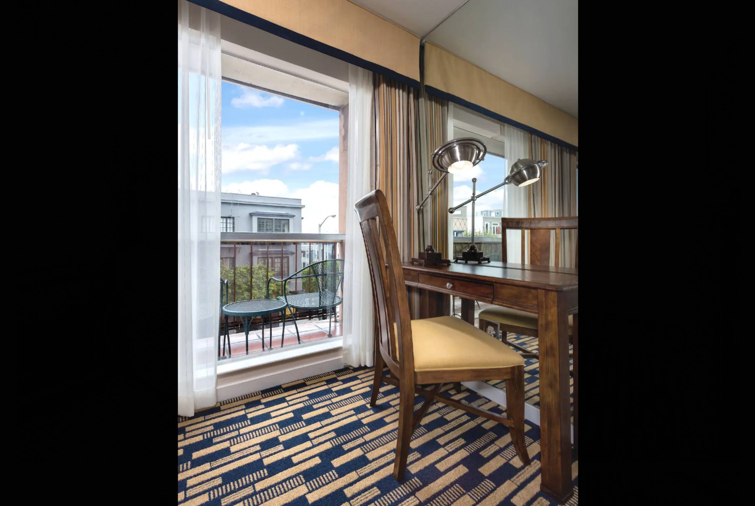 Condo in San Francisco · ★5.0 · 2 bedrooms · 3 beds · 2 baths - Image 3