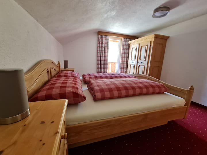 4号房，双人床房，阳台